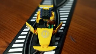 Scalextric Compact 1:43 Coche Lego(2)