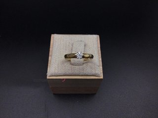 anillo oro 18k con piedra