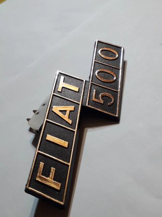 Sigla logo emblema FIAT 500 posteriore