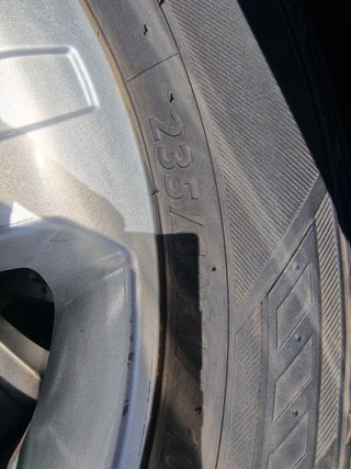 Neumático Hankook 235/60 R17 Llanta Aluminio