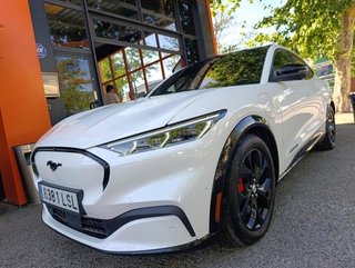 Ford Mustang Mach-E AWD Batería 98.8Kwh 258 kW (351 CV)