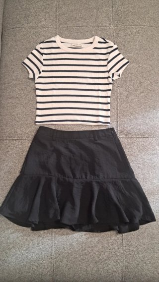 Conjunto Top Rayas y Falda Negra Talla XS