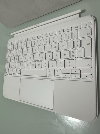 Magic Keyboard Folio iPad A16 y iPad 10/AZERTY