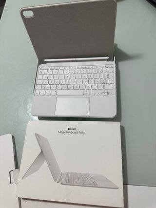Magic Keyboard Folio iPad A16 y iPad 10/AZERTY