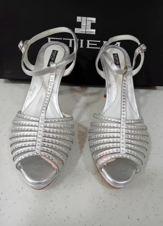 Zapatos de tacón plateados talla 37