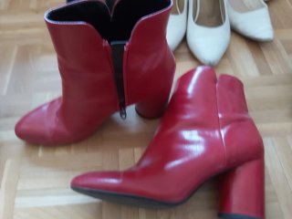 Botines rojos de tacón