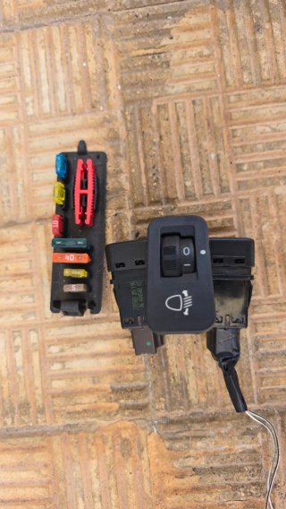 Pulsanti airbag e fusibili Peugeot 206