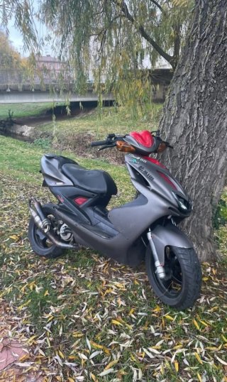 Yamaha Aerox Scooter Negro/Rojo