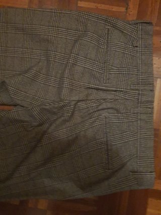 Pantalones de cuadros marrones y grises