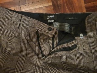 Pantalones de cuadros marrones y grises