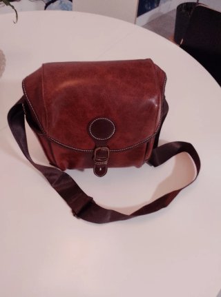 Bolso bandolera de piel marrón
