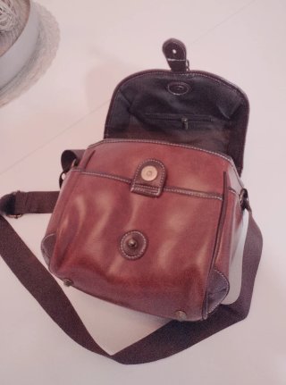Bolso bandolera de piel marrón