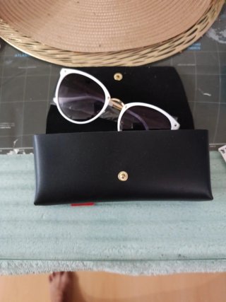 Gafas de Sol Blancas y Negras