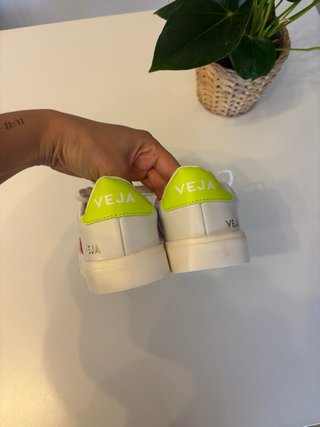 Zapatillas Tipo Veja Mujer Blancas y Rosas