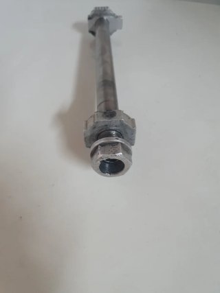EJE TRASERO RUEDA KTM
