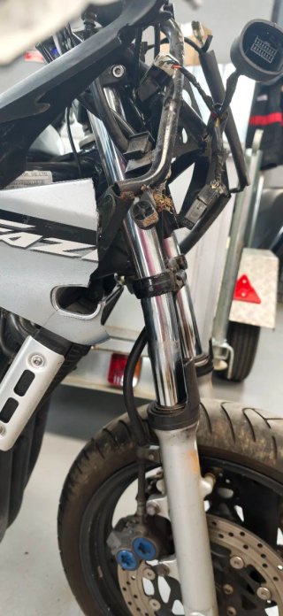 Yamaha FZS600 Fazer 2002 Accidente (95 CV) A2
