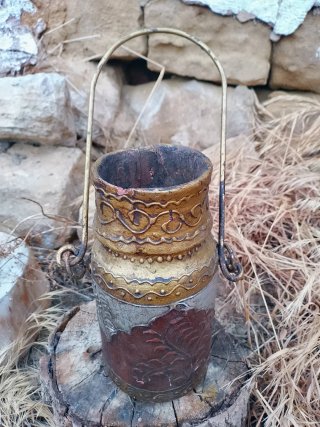 Lechera de madera pintada a mano
