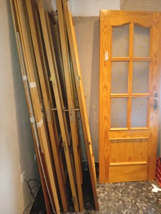 Seis puertas de madera