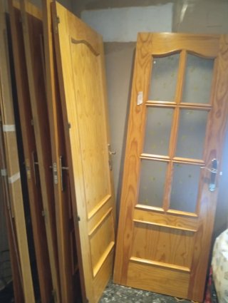 Seis puertas de madera