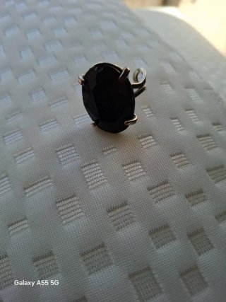 Anell ajustable amb pedra negra