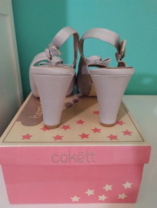 Zapatos de fiesta lazo,son de raso color plata