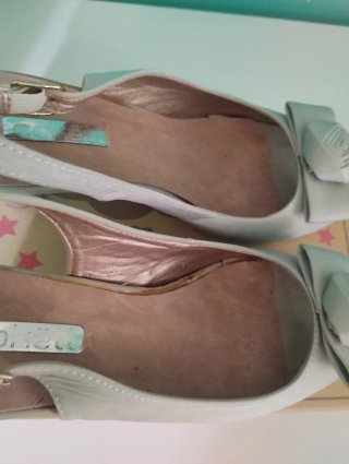 Zapatos de fiesta lazo,son de raso color plata