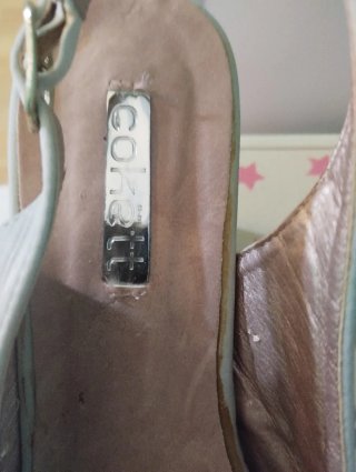 Zapatos de fiesta lazo,son de raso color plata