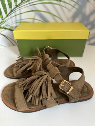 Sandalias flecos. Número 41