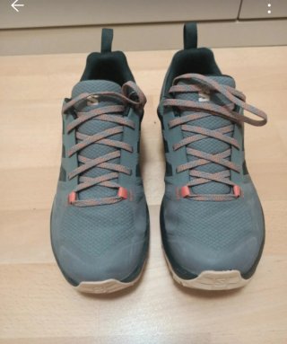 Zapatillas Salomon grises y rosas. Usadas una vez