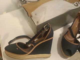 Sandalias Tommy Hilfiger Cuña Azul y Marrón