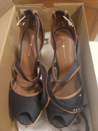 Sandalias Tommy Hilfiger Cuña Azul y Marrón