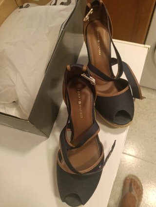 Sandalias Tommy Hilfiger Cuña Azul y Marrón