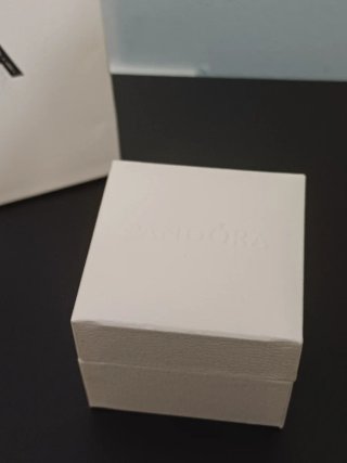 Bolsa y caja Pandora