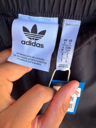 Pantaloncini Adidas neri con bande laterali
