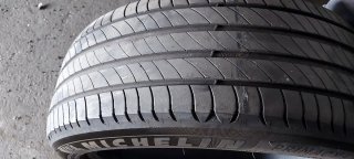 235/45 R20 100V
