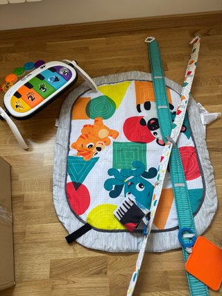 Parque infantil con piano