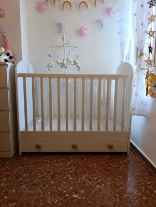 Cuna Ikea Gonatt blanca con cajones