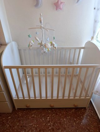 Cuna Ikea Gonatt blanca con cajones