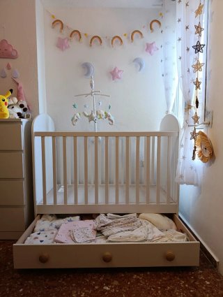 Cuna Ikea Gonatt blanca con cajones