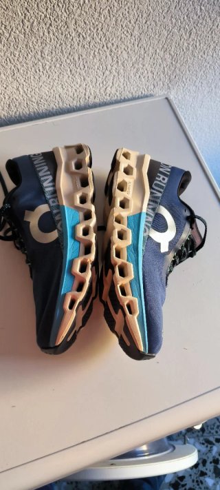 Zapatilla On Running Azul Negra