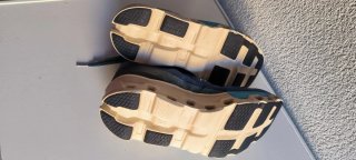 Zapatilla On Running Azul Negra