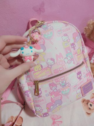 Mochila Loungefly x Sanrio y llavero regalo
