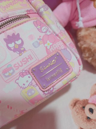 Mochila Loungefly x Sanrio y llavero regalo
