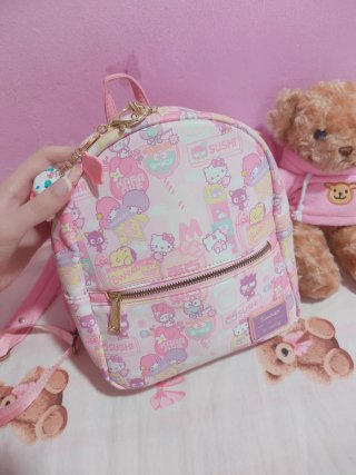 Mochila Loungefly x Sanrio y llavero regalo