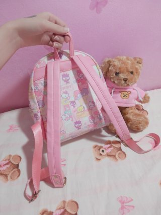 Mochila Loungefly x Sanrio y llavero regalo