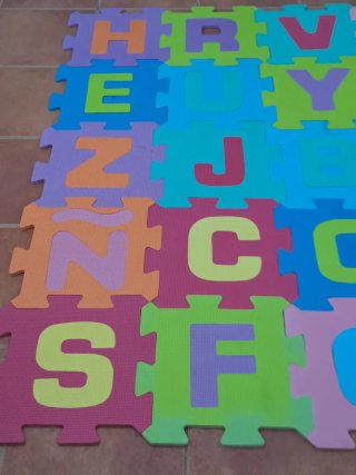Puzzle de letras y números para niños
