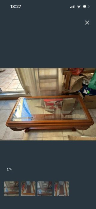 Mesa de centro de madera y cristal