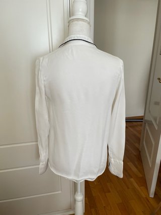 Blusa Zara Saten Blanca Ribete Negro Talla XS