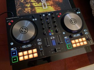 Controlador DJ Traktor Kontrol S2 MK3