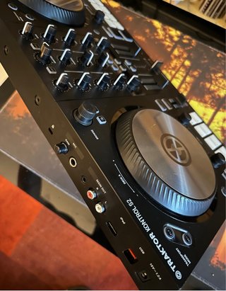 Controlador DJ Traktor Kontrol S2 MK3